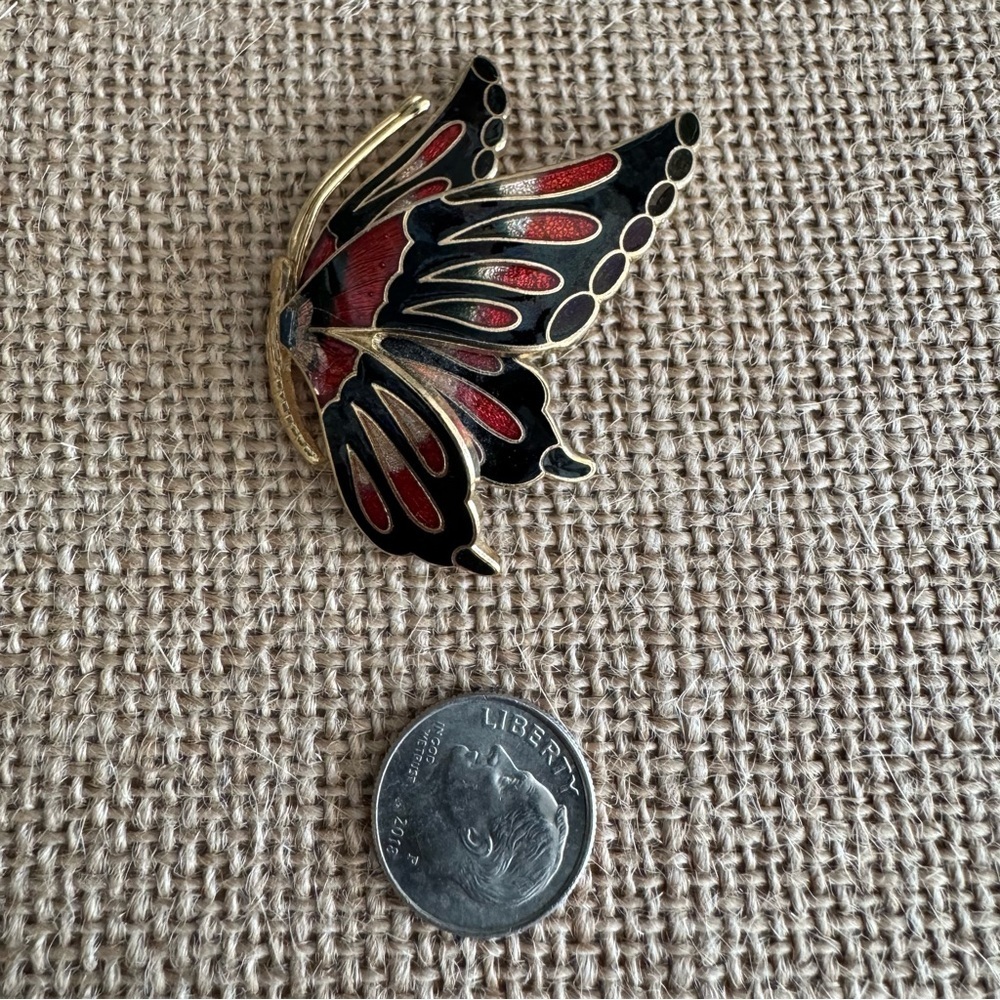 Elegant‎ Butterfly Brooch - Picture 2 of 3